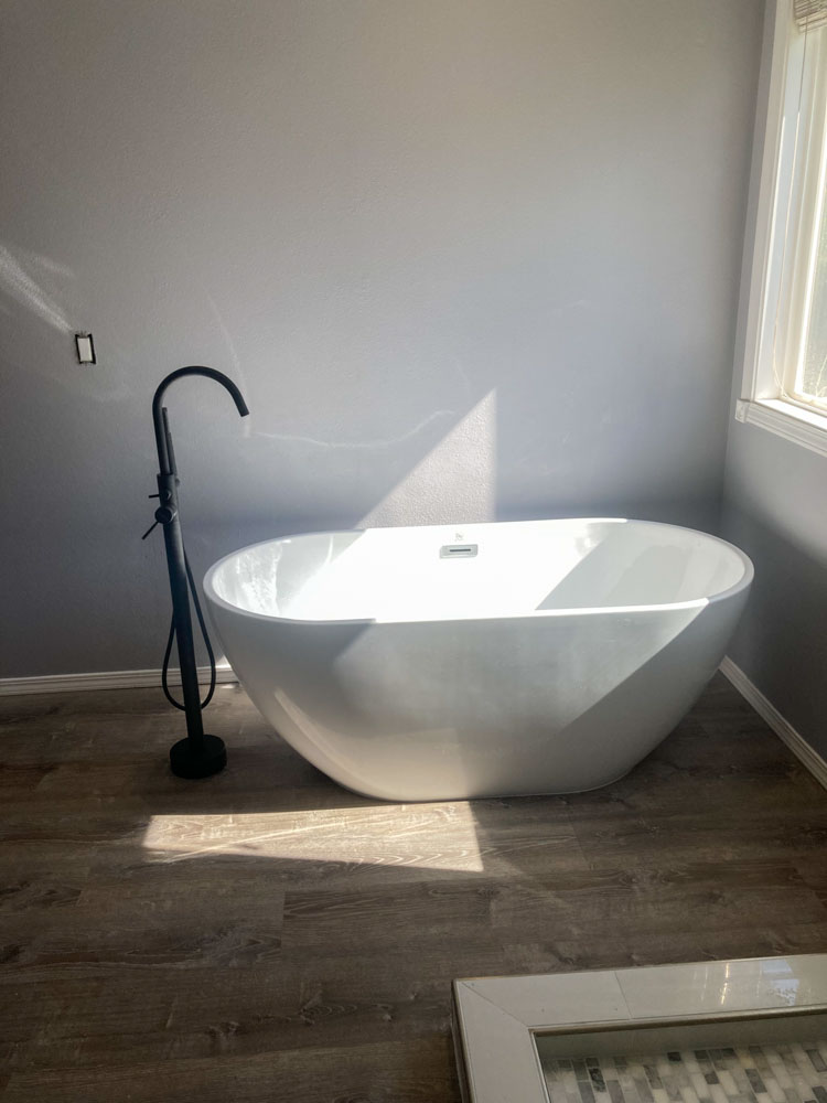 Bath Tub and Faucet